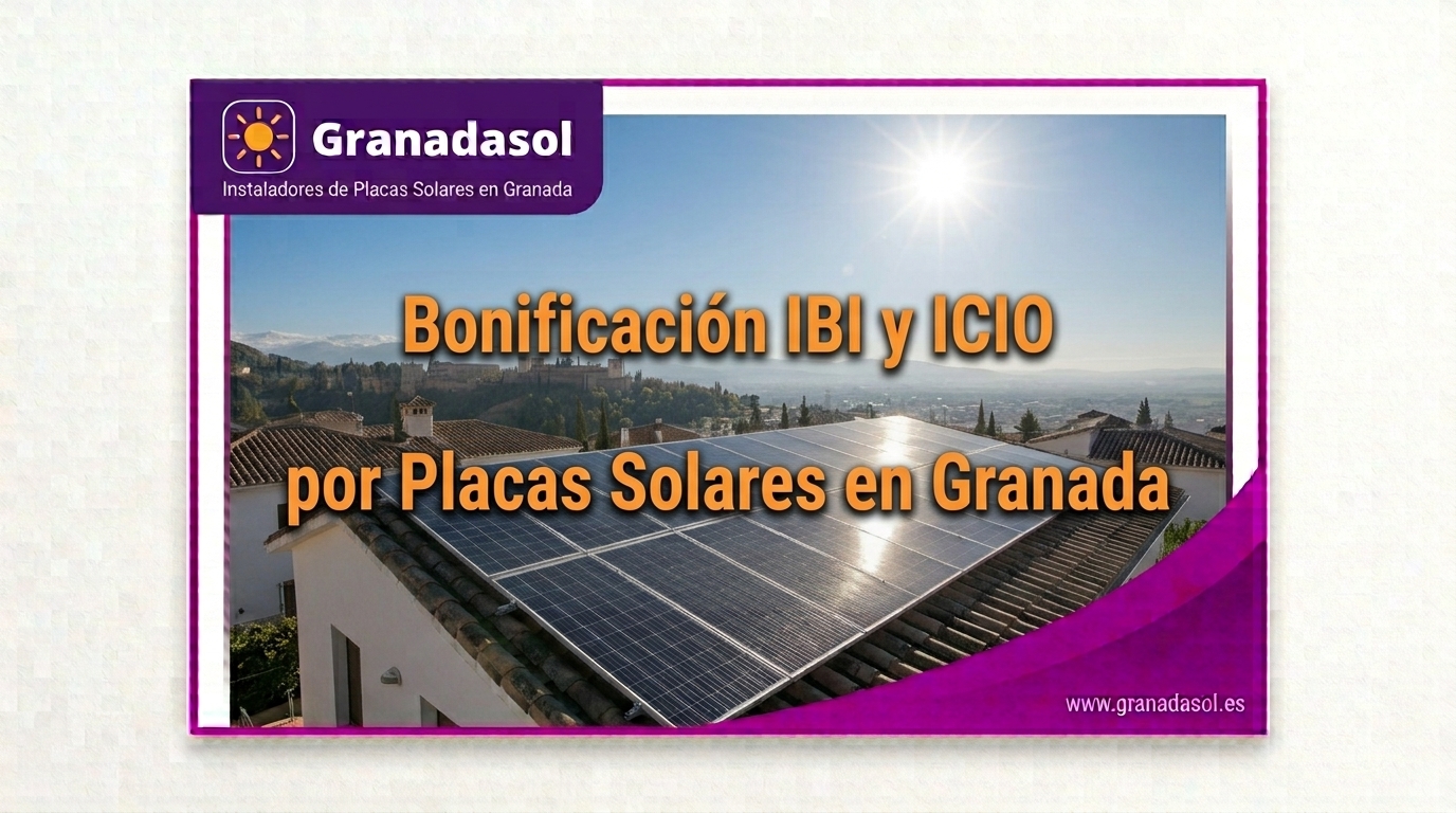 Recibo del IBI junto a una instalación de placas solares en un tejado de Granada